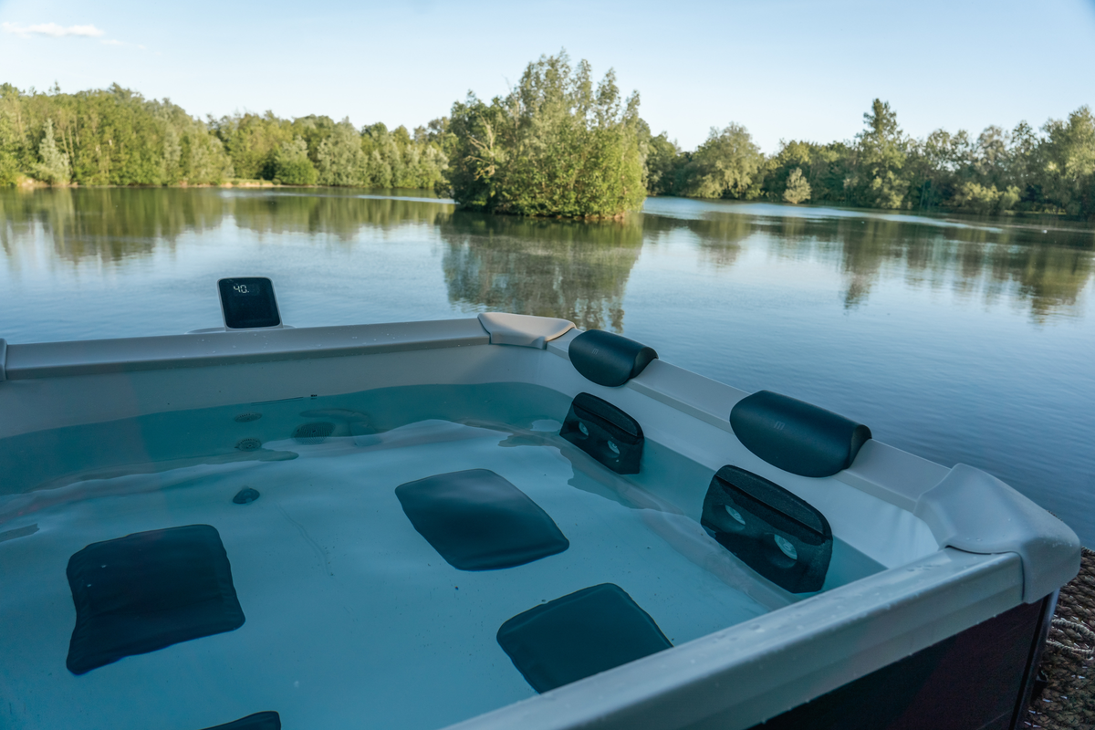 Oslo 6-Person Rigid Hot Tub with Hydro Jets and LED Lighting